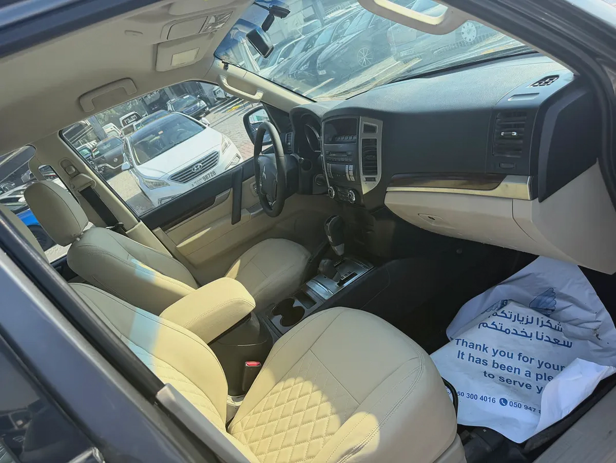 Pajero 2015 garu color GCC Calen xar-7-7
