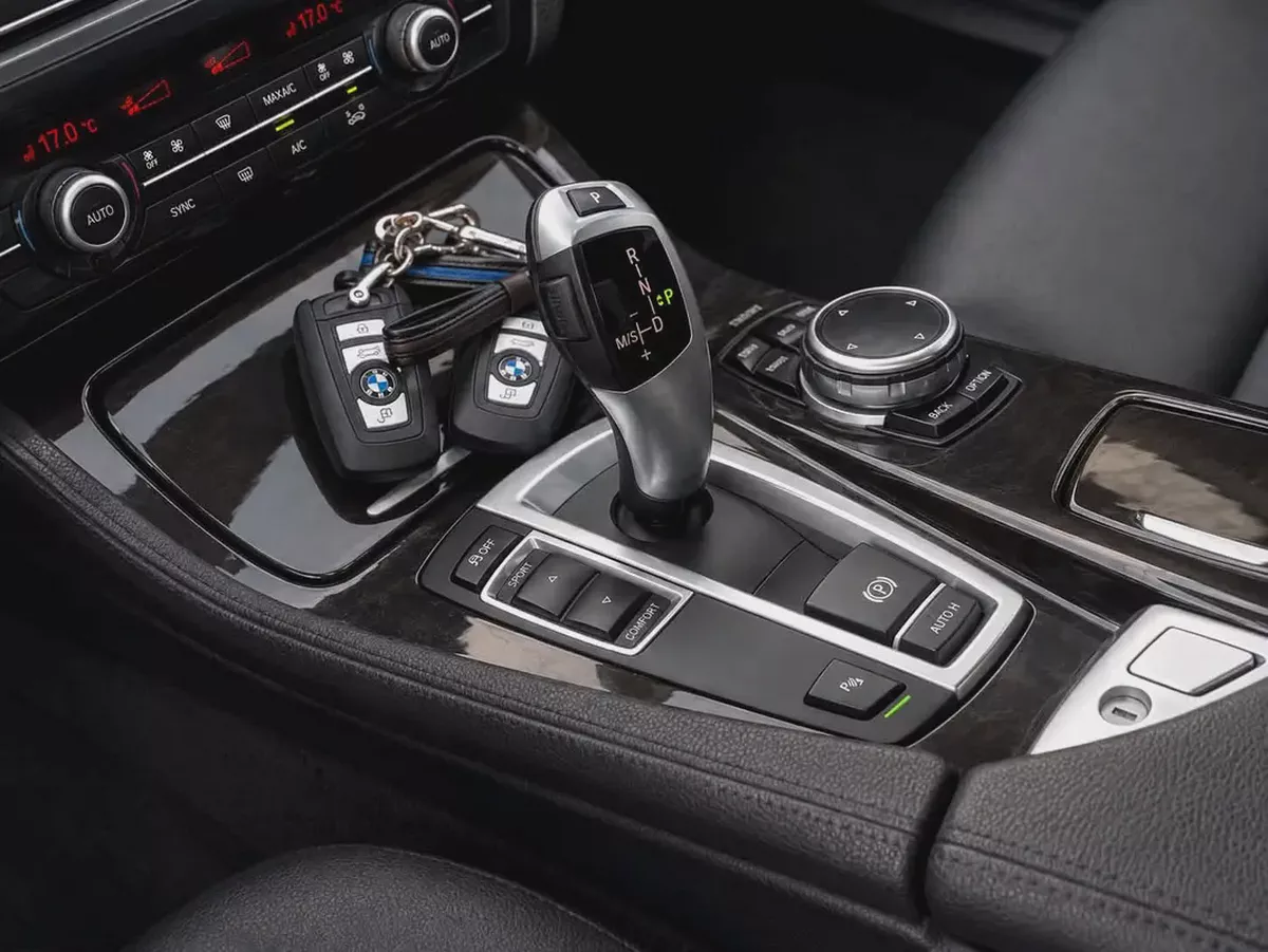 AED 1,800 P.M | BMW 5 SERIES | 520i |EXCLUSIVE | 2015 GCC | ORIGINAL PAINT-9-9
