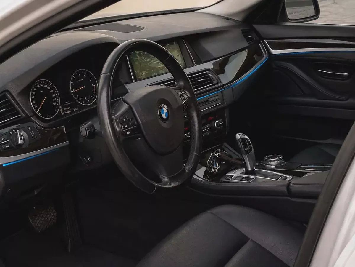 AED 1,800 P.M | BMW 5 SERIES | 520i |EXCLUSIVE | 2015 GCC | ORIGINAL PAINT-10-10