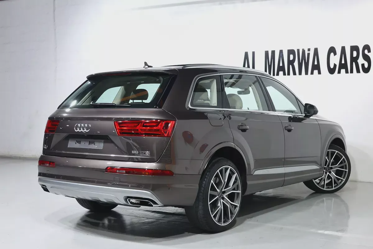2019 Audi Q7 55 TFSI quattro S line GCC Specs-Excellent Condition-3-3