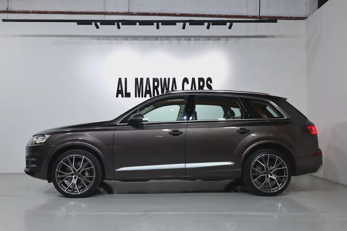 2019 Audi Q7 55 TFSI quattro S line GCC Specs-Excellent Condition-6-6