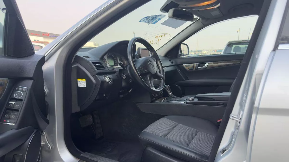 Mercedes Benz C250 STD-7-0