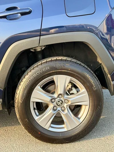 Toyota RAV4 XLE-10
