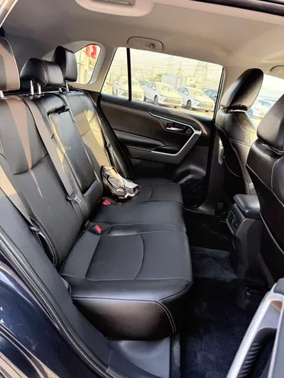 Toyota RAV4 XLE-15