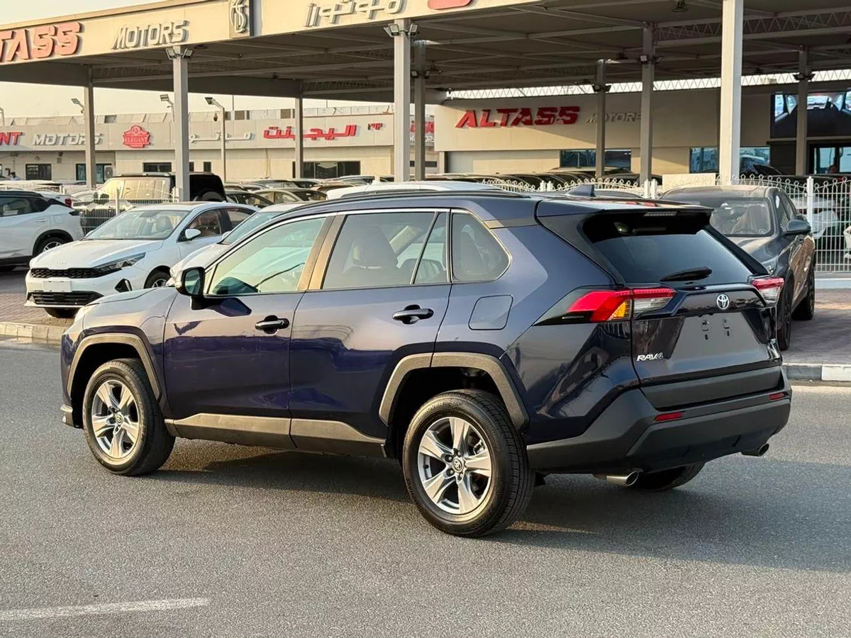 Toyota RAV4 XLE-12-0