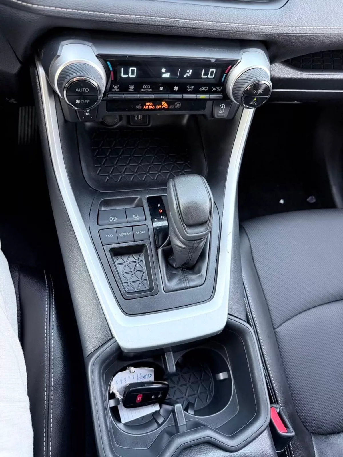 Toyota RAV4 XLE-7-0