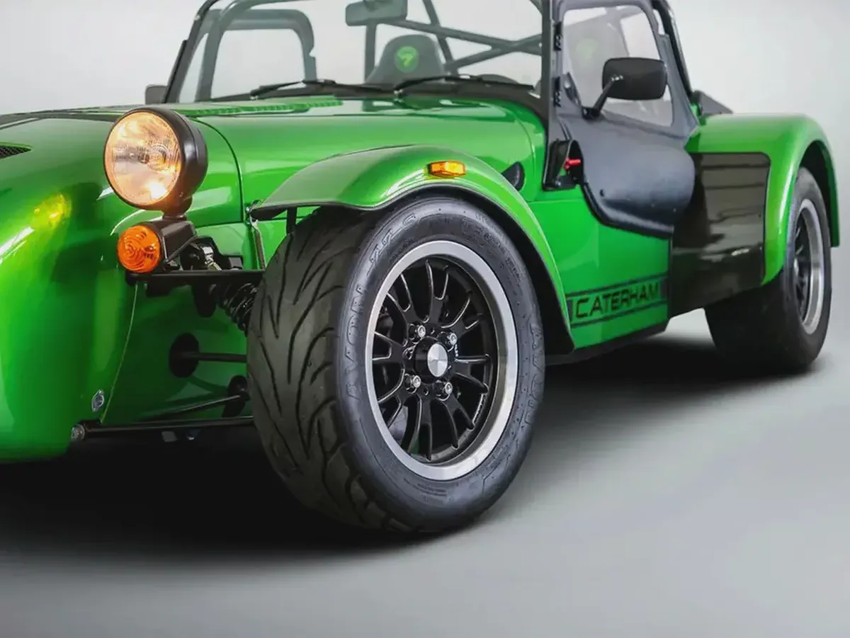Cash: 249,000 AED | Caterham 340R / Bespoke High Option Order / Caterham Warranty-3-3