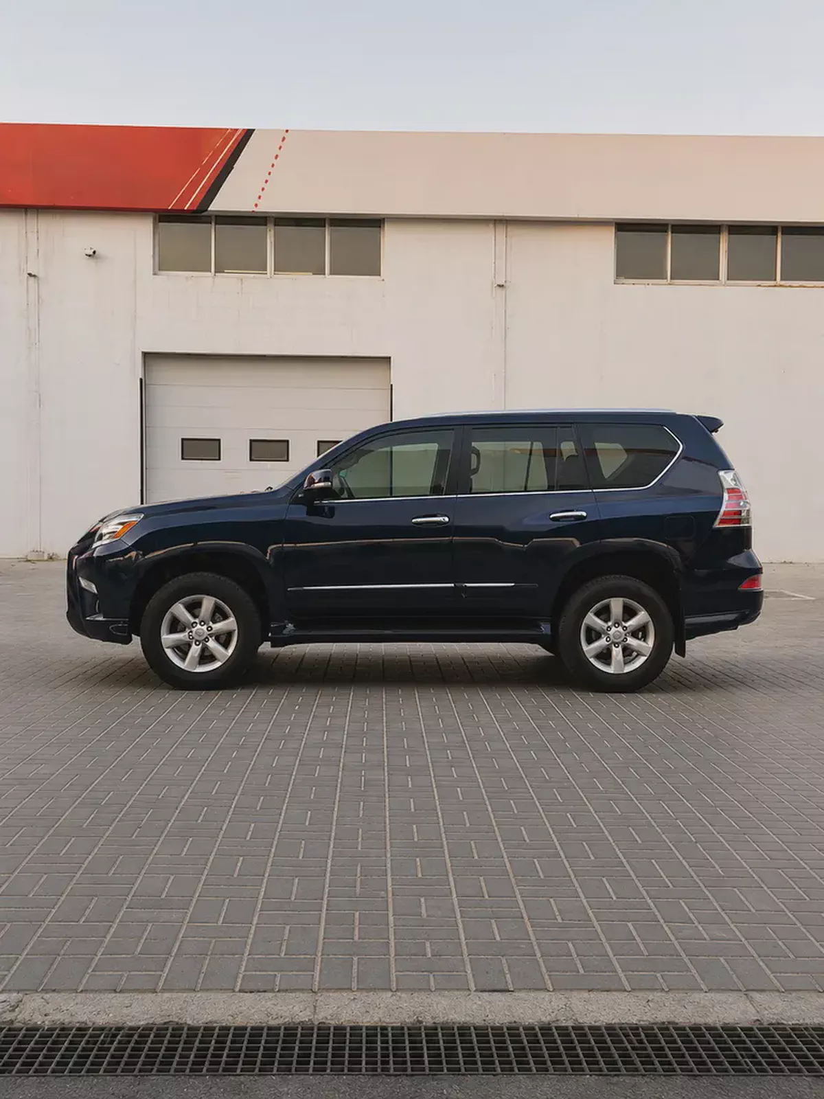 AED 2,730 P.M | LEXUS GX460 | PREMIER | V8 | FULL AGENCY SERVICE | ORIGINAL PAINT-3-3