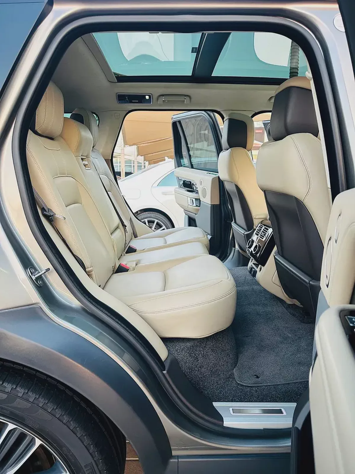 رنج روفر فوج خليجي صبغ وكاله Land Rover Range Rover P400 SE 2020 - GCC Specs-7-7