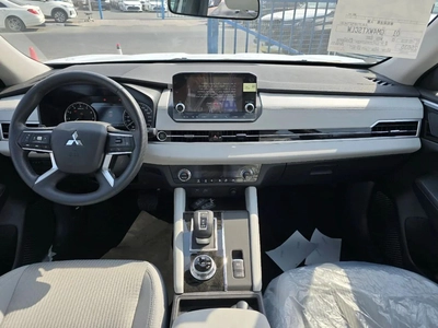 Mitsubishi Outlander M-LINE 2.5L 2026-1