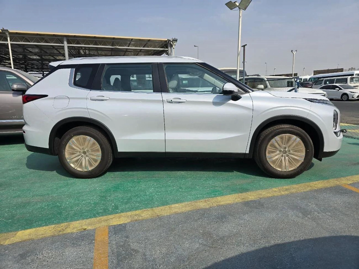 Mitsubishi Outlander M-LINE 2.5L 2026-2-2