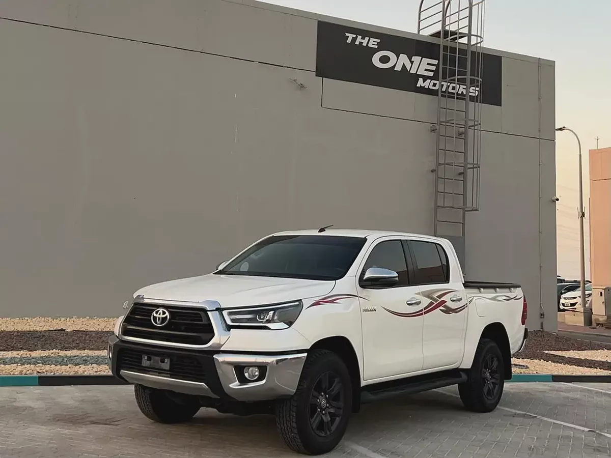 2025 Toyota Hilux SR5 - GCC Specs - Brand New!-1-1