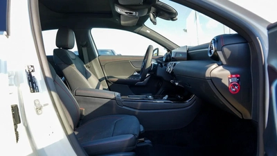 MERCEDES -BEN A 200L 1.5L V4 FULL OPTION MODEL 2025 CHINESE SPECS-10