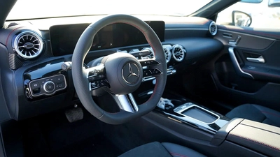 MERCEDES -BEN A 200L 1.5L V4 FULL OPTION MODEL 2025 CHINESE SPECS-2