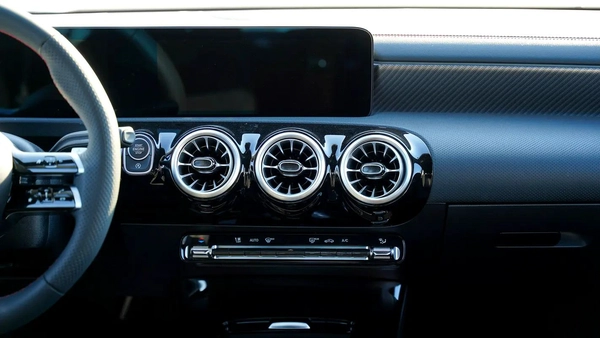 MERCEDES -BEN A 200L 1.5L V4 FULL OPTION MODEL 2025 CHINESE SPECS