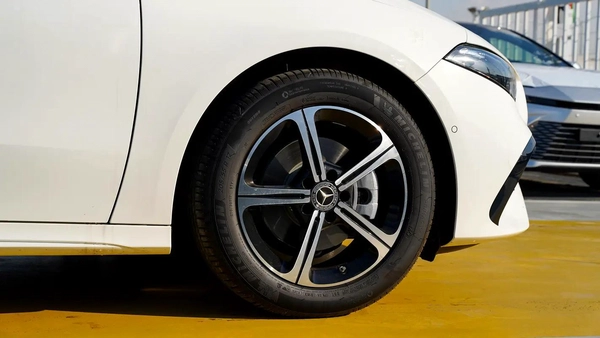 MERCEDES -BEN A 200L 1.5L V4 FULL OPTION MODEL 2025 CHINESE SPECS