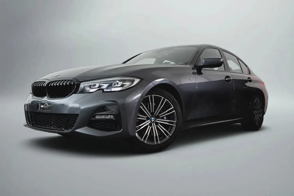 2,187 AED / 60 months | 0% DP | 2019 BMW 330i / Full Service History