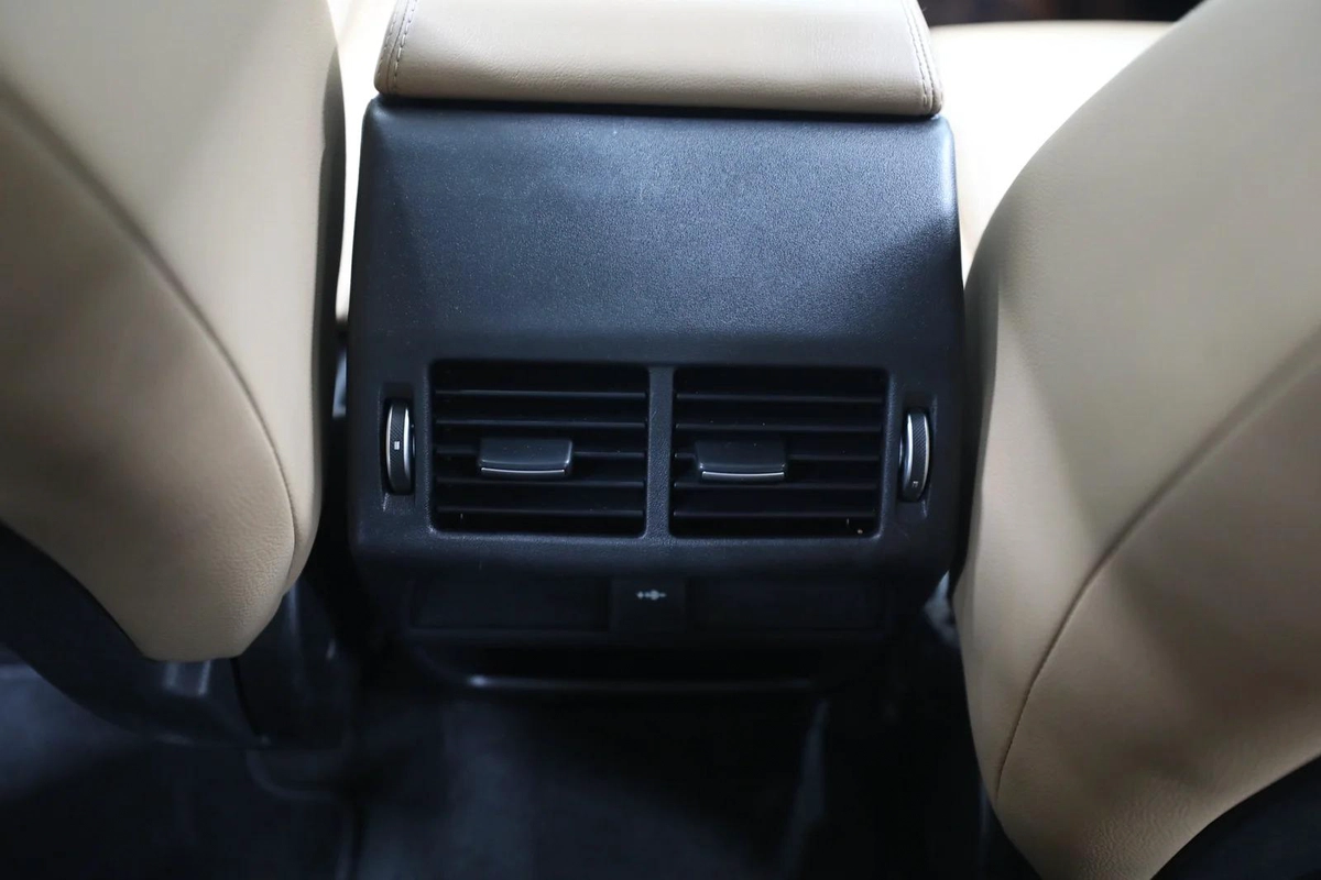 2,050 AED Monthy | Low KMs | Free Insurance and Registration | Warranty Till 2026-8-8