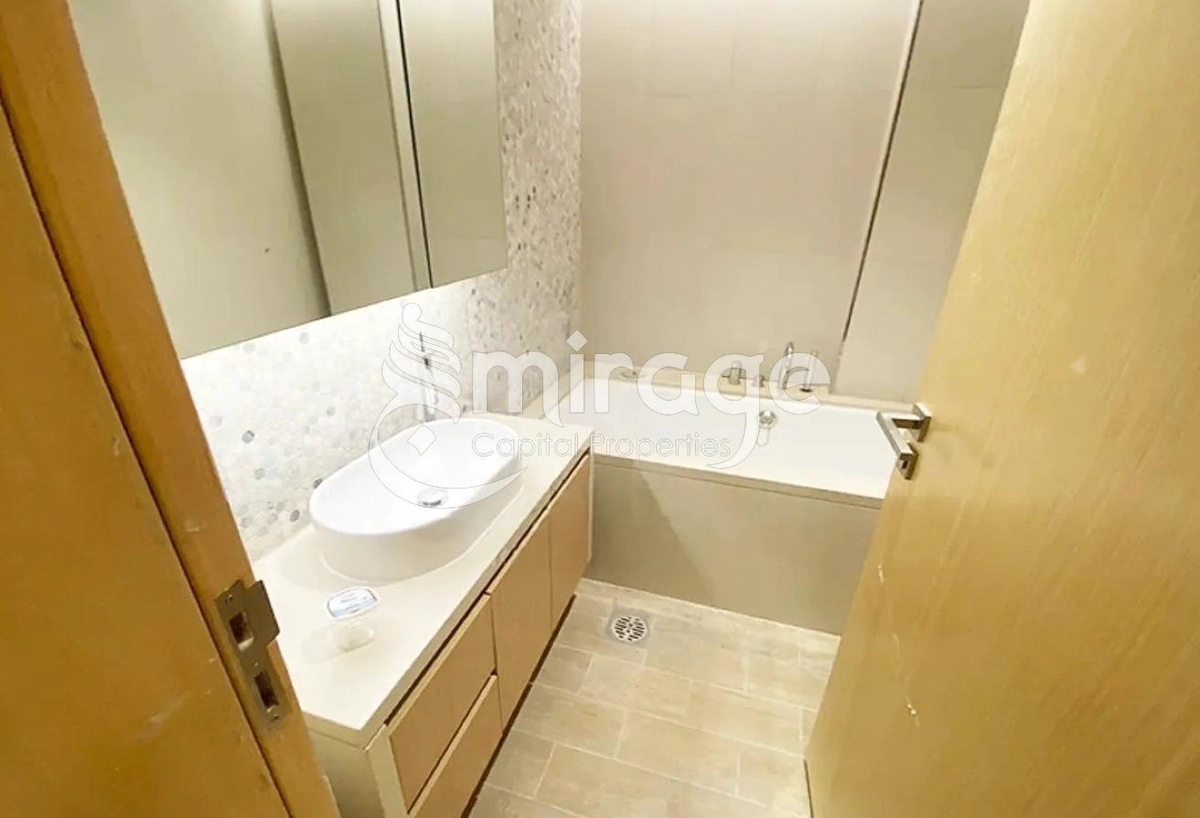 Perfect 3BHK+M | w Pool and Balcony | Beach House