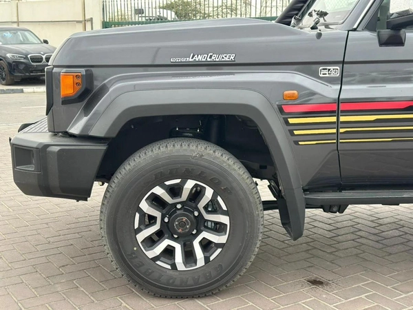 Toyota Land Cruiser 70 DX 4.0L A/T