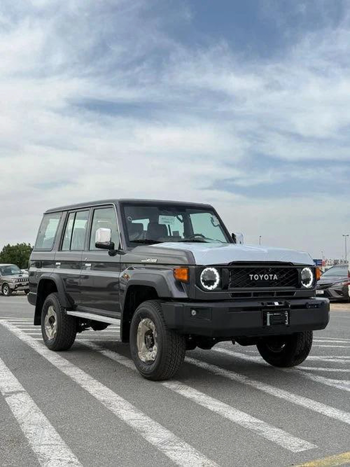 Toyota Land Cruiser 70 DX 4.0L A/T