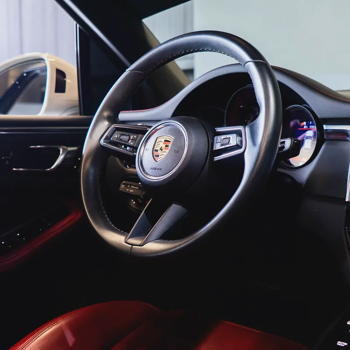 AED 4,024 P.M • 0% Downpayment •  Porsche Macan • 1 Year Warranty-10-10