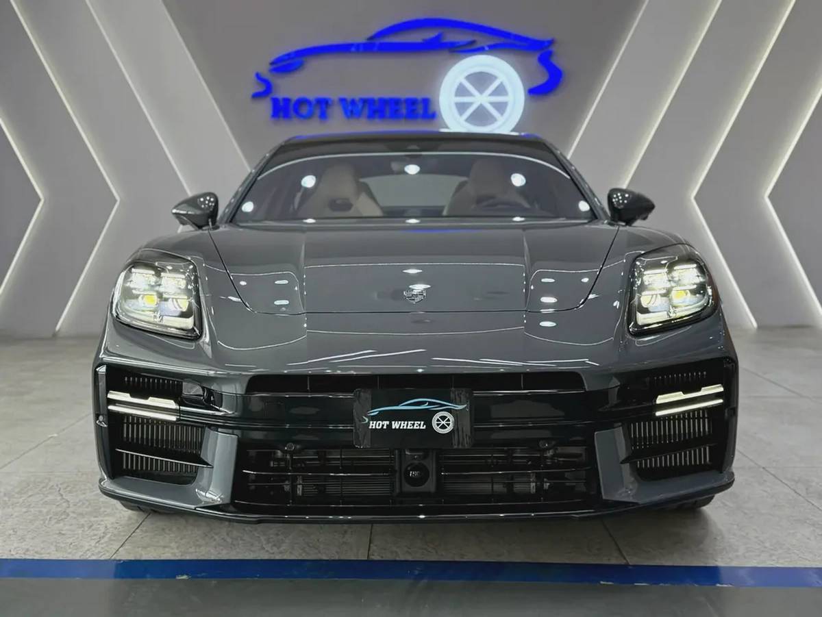 2026 - Porsche Panamera Turbo S E-Hybrid - Performance Luxury Sedan-2-2
