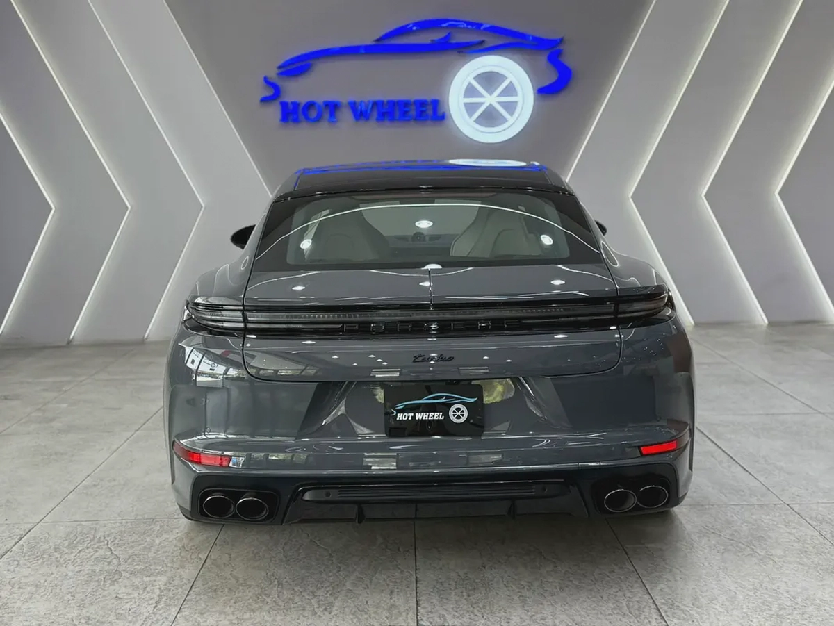 2026 - Porsche Panamera Turbo S E-Hybrid - Performance Luxury Sedan-3-3