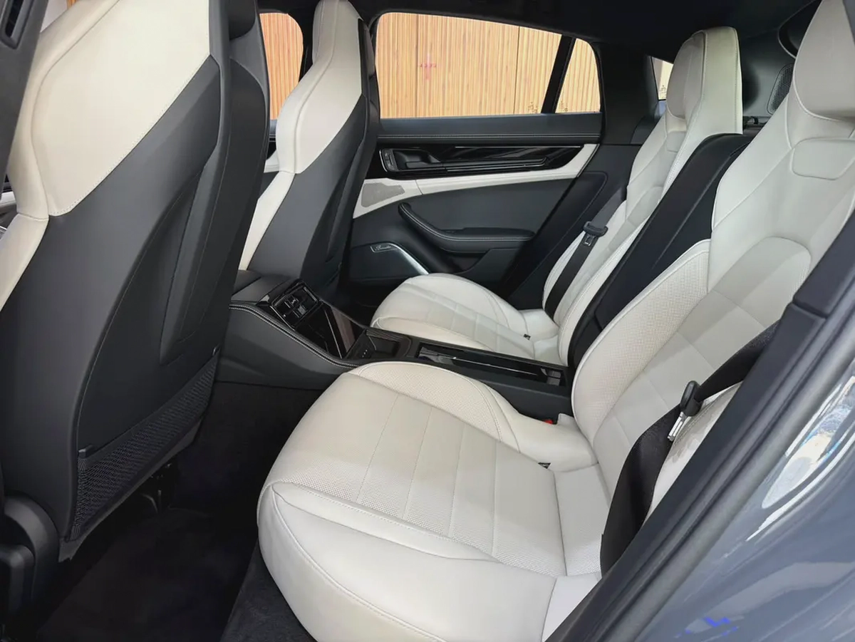 2026 - Porsche Panamera Turbo S E-Hybrid - Performance Luxury Sedan-8-8