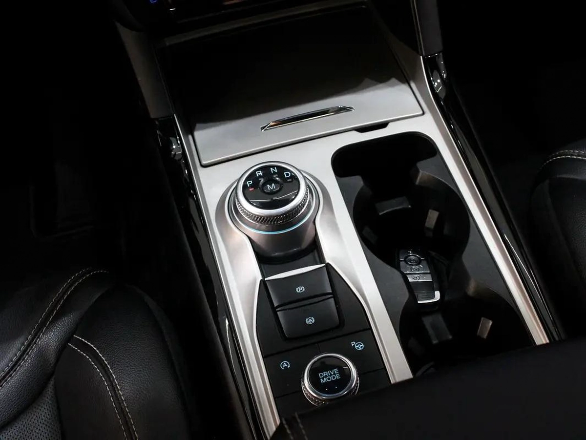 2022 - Ford Explorer ST - V6-7-7