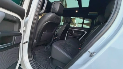 Land Rover Defender 110 V8 Edition P525 2022| GCC Specs | Original paint-12