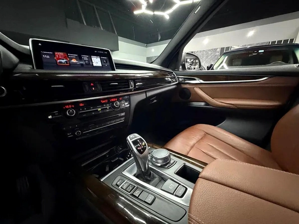 Aed 1028 | BMW X5 Xdrive35i | 7 Seater | GCC Specs
