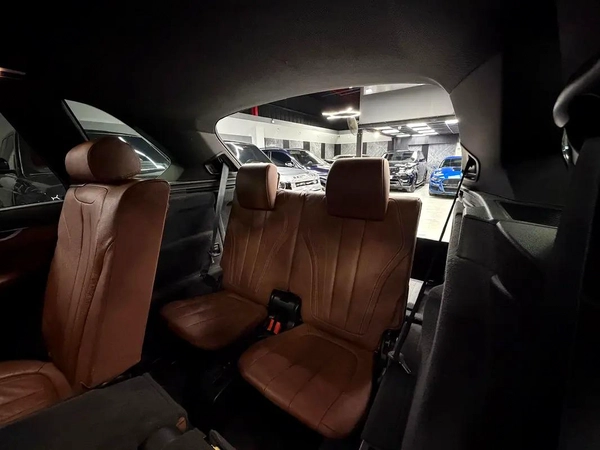 Aed 1028 | BMW X5 Xdrive35i | 7 Seater | GCC Specs