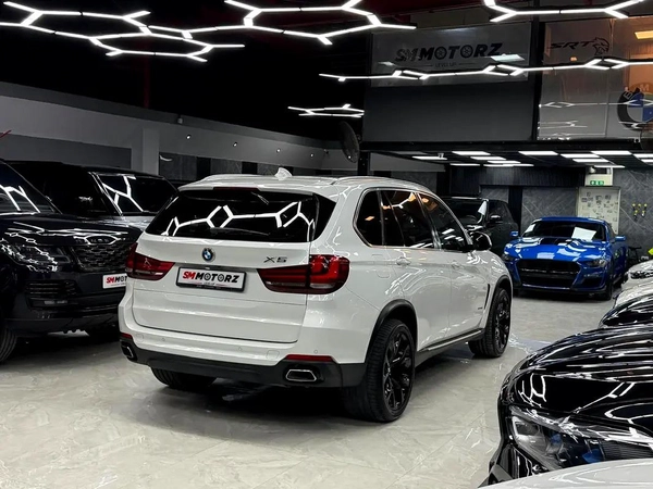 Aed 1028 | BMW X5 Xdrive35i | 7 Seater | GCC Specs