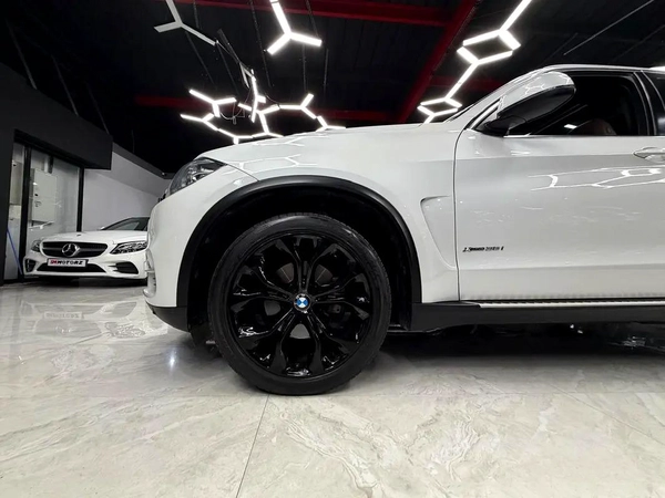 Aed 1028 | BMW X5 Xdrive35i | 7 Seater | GCC Specs