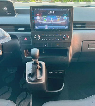 Hyundai Staria Comfort 2024 GCC Specs - Brand New-13