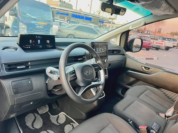 Hyundai Staria Comfort 2024 GCC Specs - Brand New