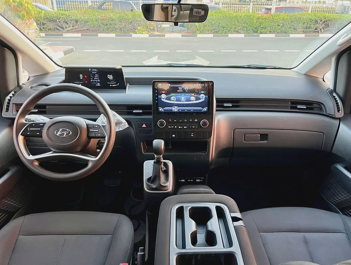 Hyundai Staria Comfort 2024 GCC Specs - Brand New-12-12