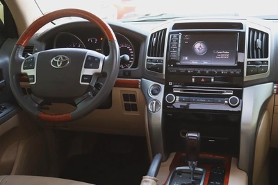 Toyota Land Cruiser VXR 2014 5.7 GCC Specs-15