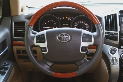 Toyota Land Cruiser VXR 2014 5.7 GCC Specs-17