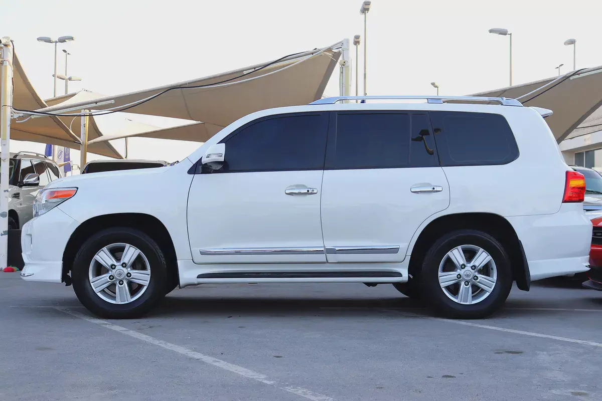 Toyota Land Cruiser VXR 2014 5.7 GCC Specs-3-3