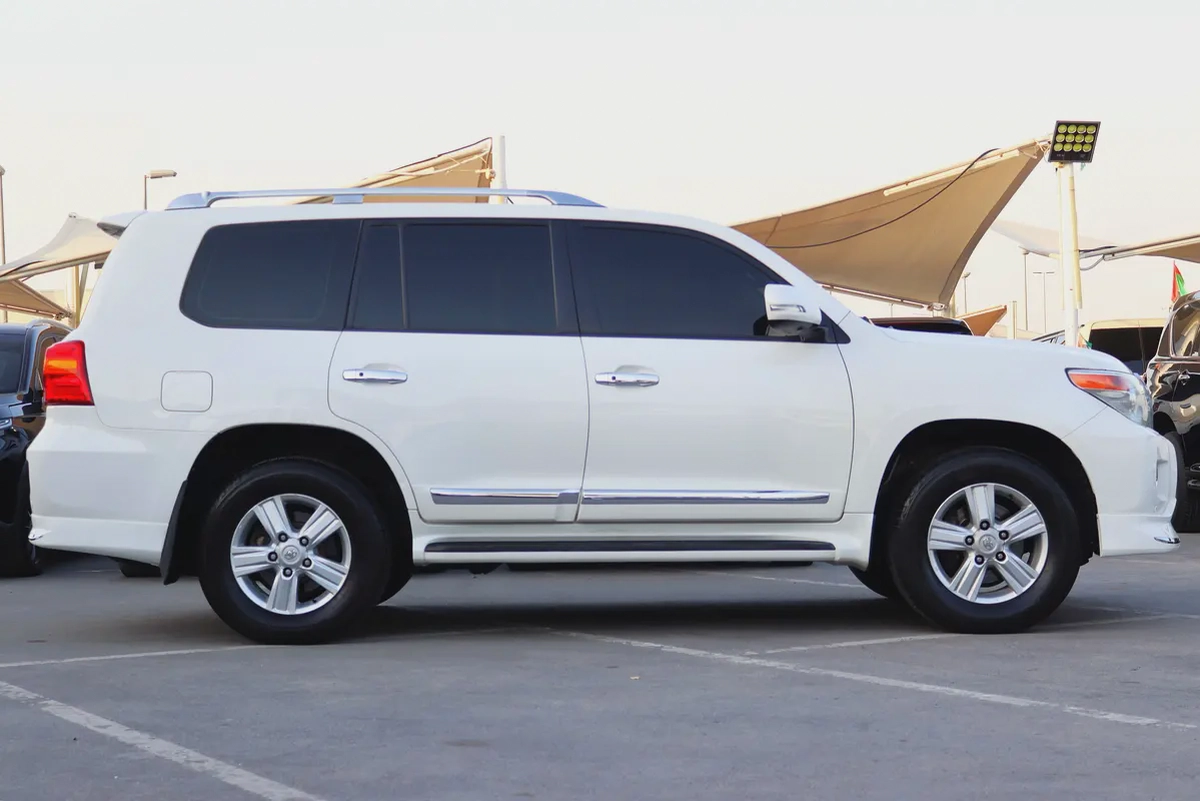 Toyota Land Cruiser VXR 2014 5.7 GCC Specs-5-5