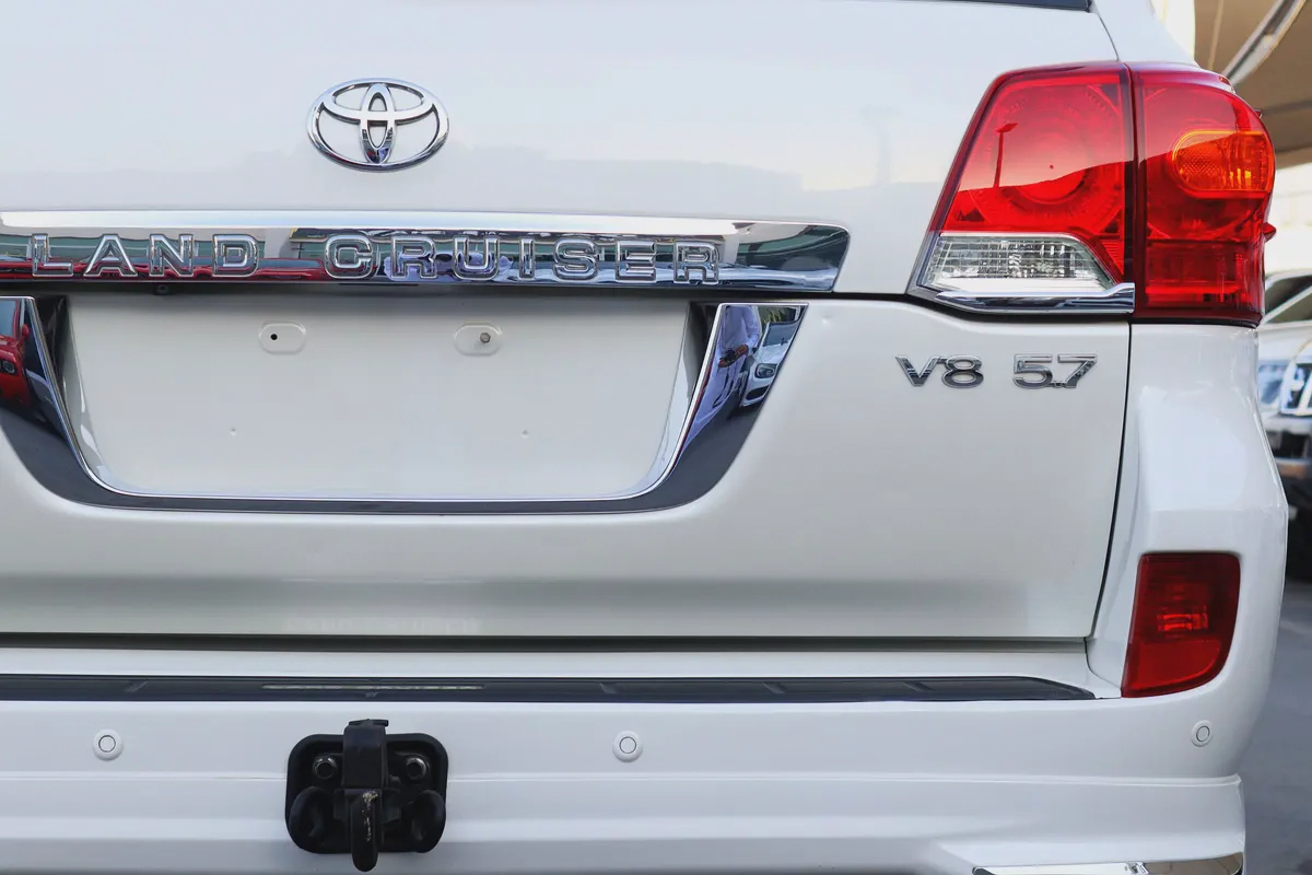 Toyota Land Cruiser VXR 2014 5.7 GCC Specs-6-6