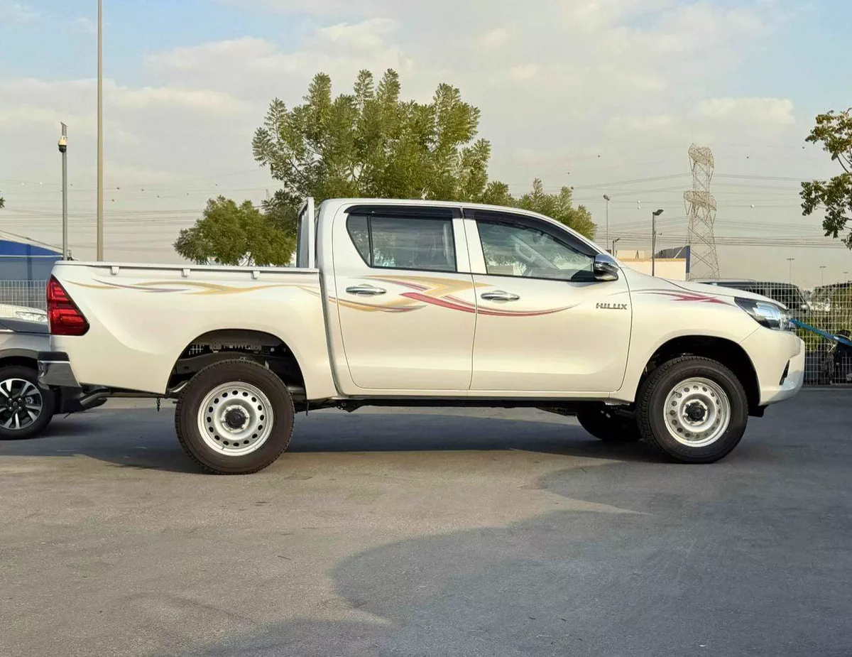 Toyota Hilux SGLX BASIC DOUBLE CABIN / 2.4L DIESEL A/T / CHROME HANDLE & REAL CHROME BUMPER (CODE # HD)-1-0