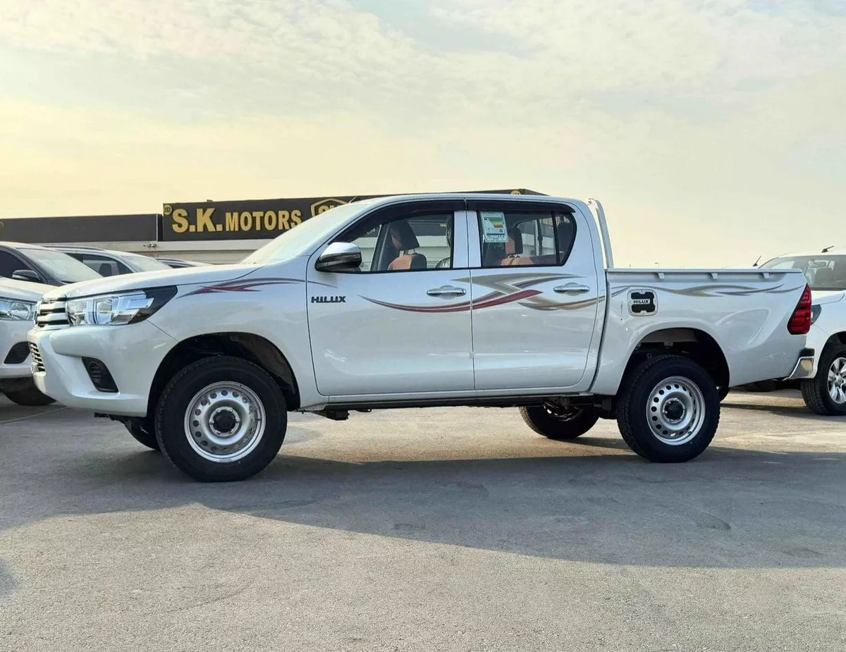 Toyota Hilux SGLX BASIC DOUBLE CABIN / 2.4L DIESEL A/T / CHROME HANDLE & REAL CHROME BUMPER (CODE # HD)-2-0