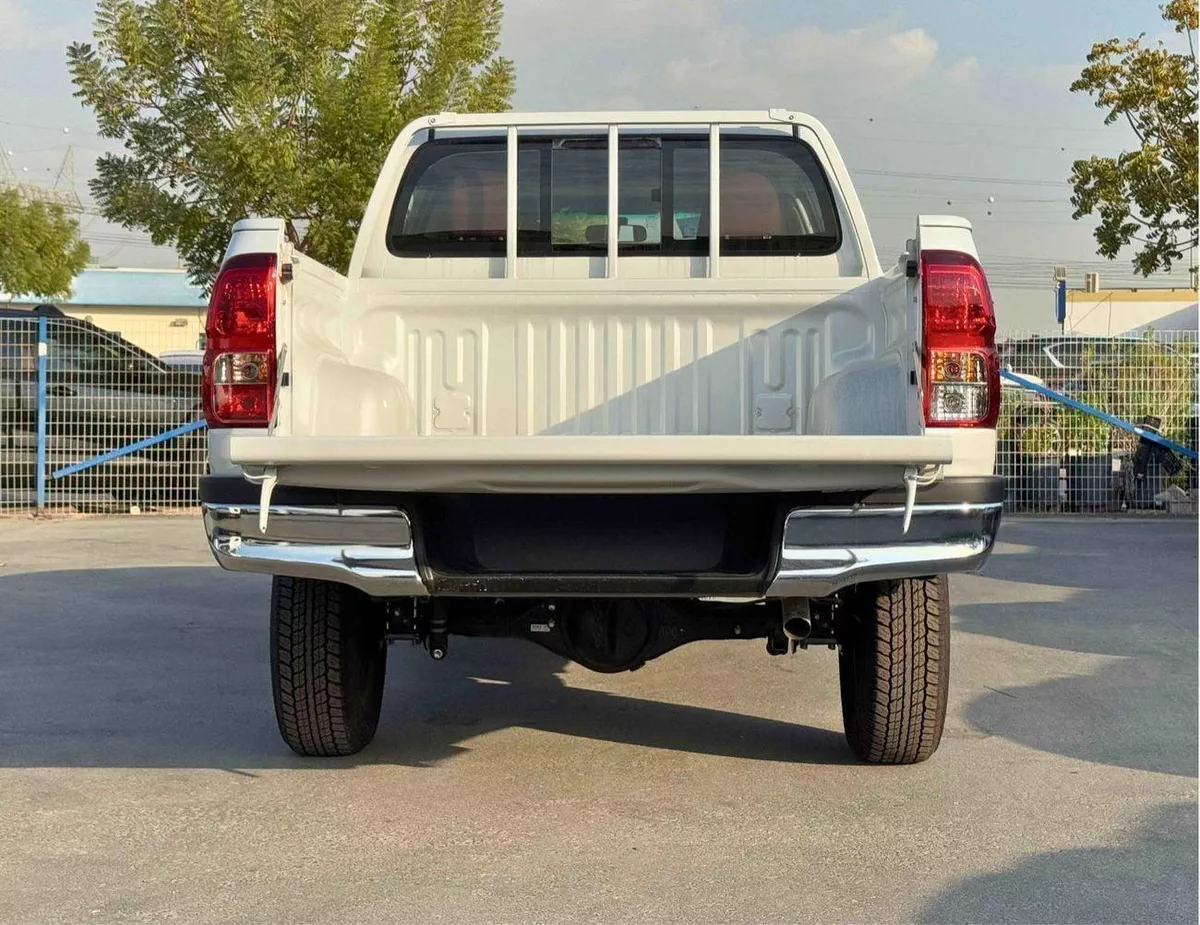 Toyota Hilux SGLX BASIC DOUBLE CABIN / 2.4L DIESEL A/T / CHROME HANDLE & REAL CHROME BUMPER (CODE # HD)-4-0