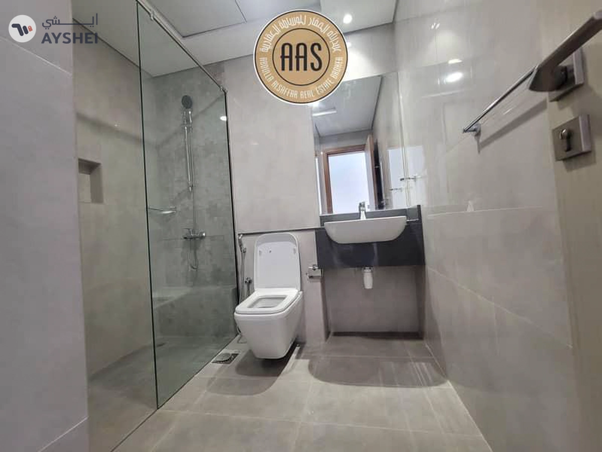First tenant/ brand new 2bhk apartment with balcony & fitted cabinet in 105k AED-4-4