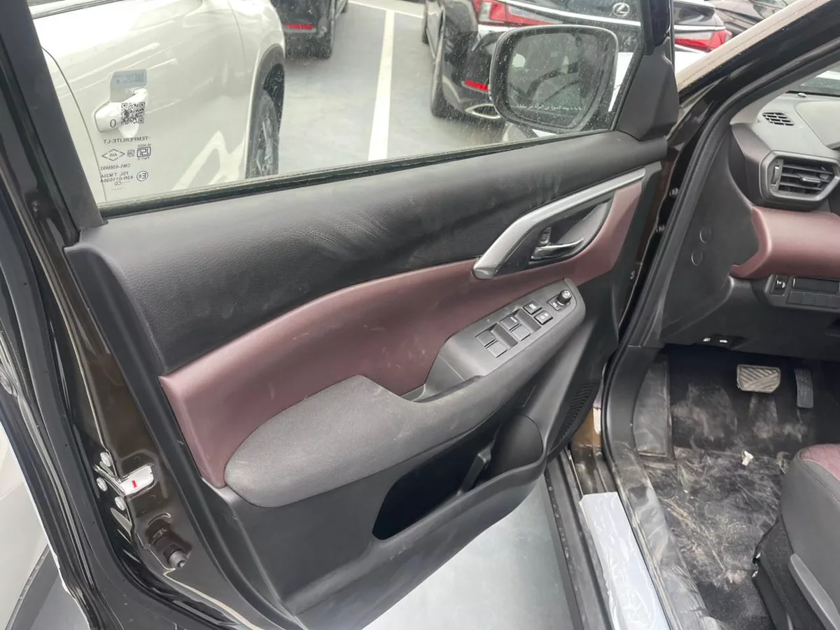 New 2024 Toyota Urban crusir – Black-1-1