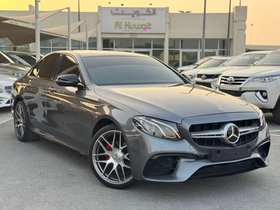 Mercedes Benz E200 STD-1