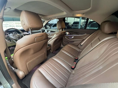 Mercedes Benz E200 STD-5